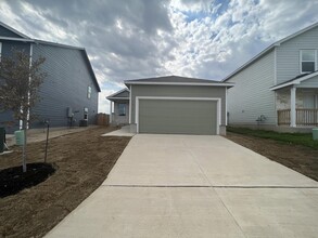 Building Photo - 5479 Daphne Path