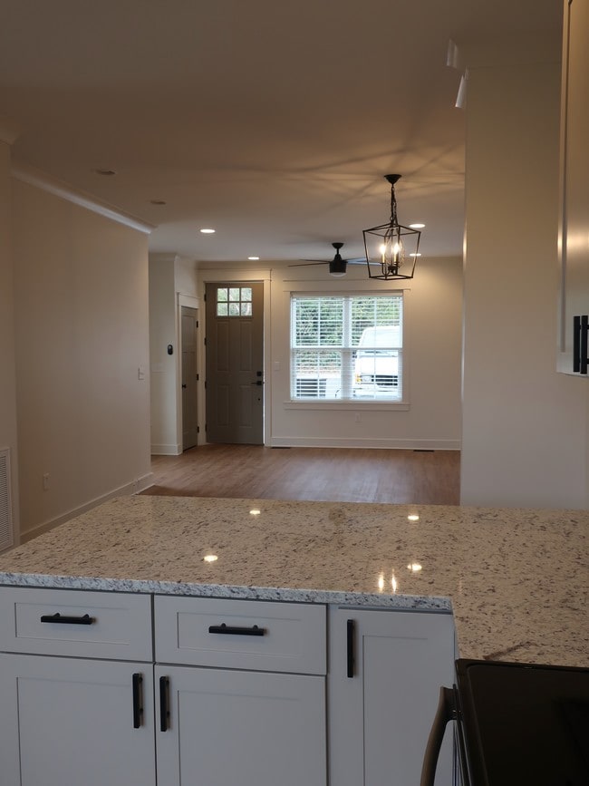 Main floor - 2739 Jersey Ave Townhome