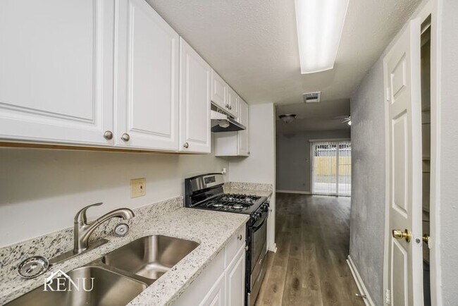 Building Photo - 9715 Courben Ln