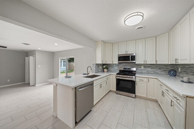 Building Photo - 5755 Belvedere Dr