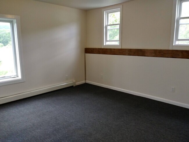 Dormitorio trasero - 5342 Main Rd