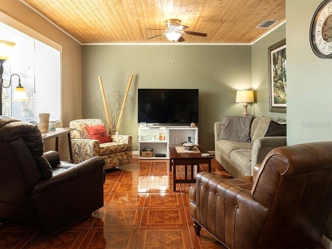 Foto del edificio - 380 Base Ave E