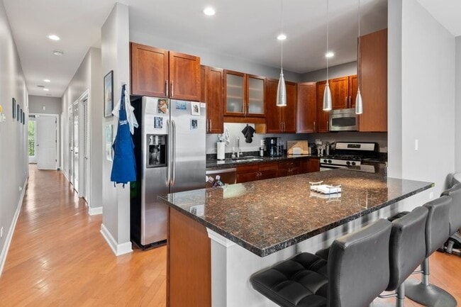 Photo - Stunning 2 Bed 2 Bath in the Ukrainian Village area Apartment