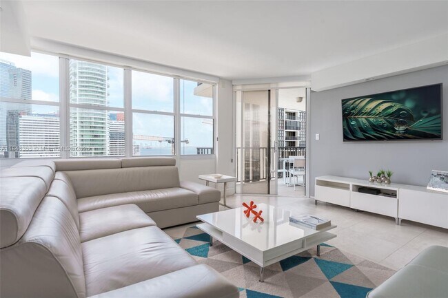 Building Photo - 1901 Brickell Ave