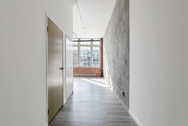 Building Photo - 461 2nd St