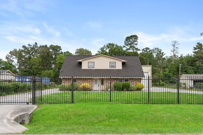 Building Photo - 1903 Pinewoods Way