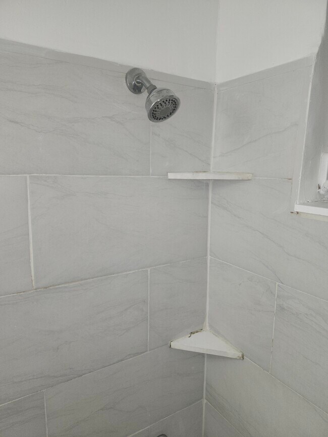 Building Photo - 732 NW 5th Ct