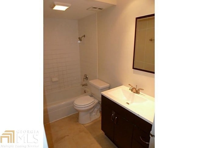 Building Photo - 3099 Colonial Way