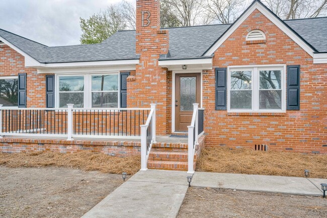 Building Photo - 205 Hampton Ave