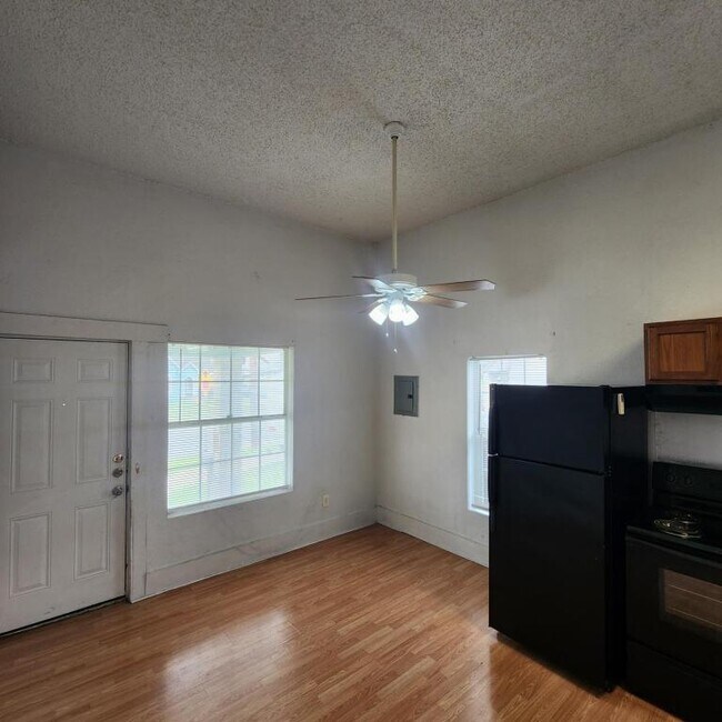 Building Photo - 318 Aransas Ave, 1