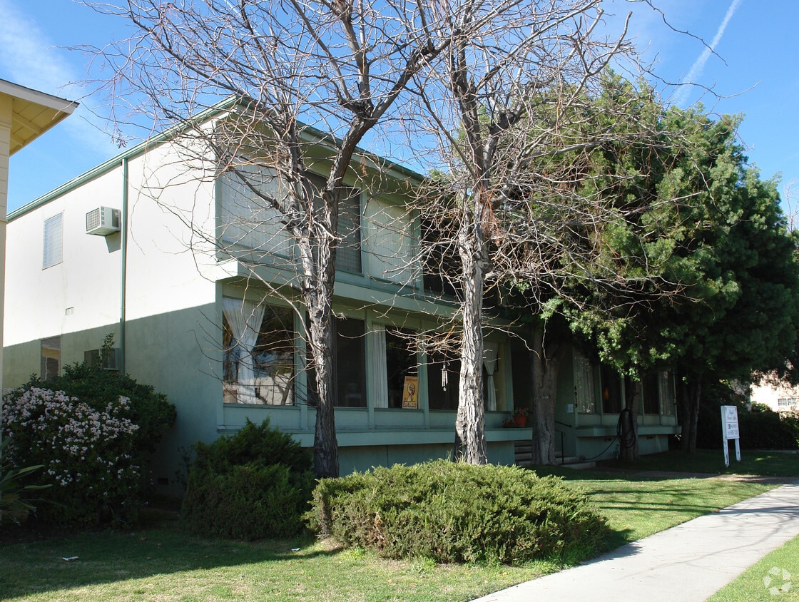 Primary Photo - Royal Terrace Apartments