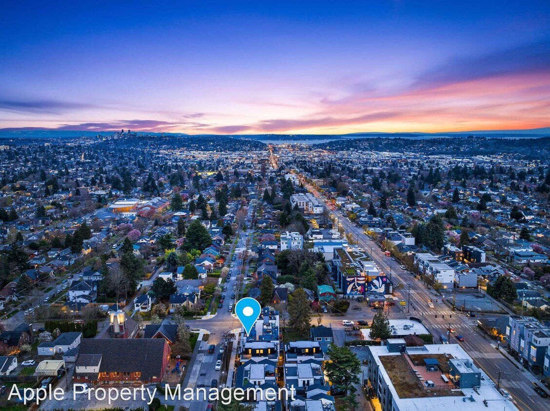 Foto principal - 2 br, 2 bath House - 8011D Mary Ave NW