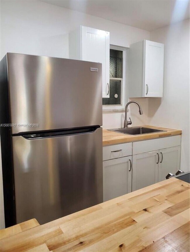 Foto del edificio - 3181 SW 13th St
