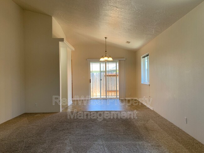 Foto del edificio - 1675 George Tweed Blvd