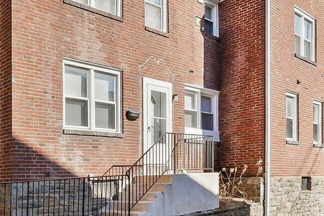 Foto del edificio - 709 Morgan Ave