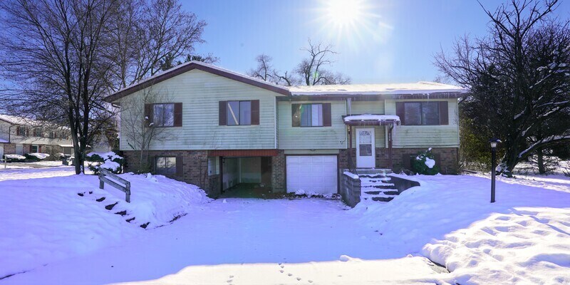 Primary Photo - 906/908 Laurelwood