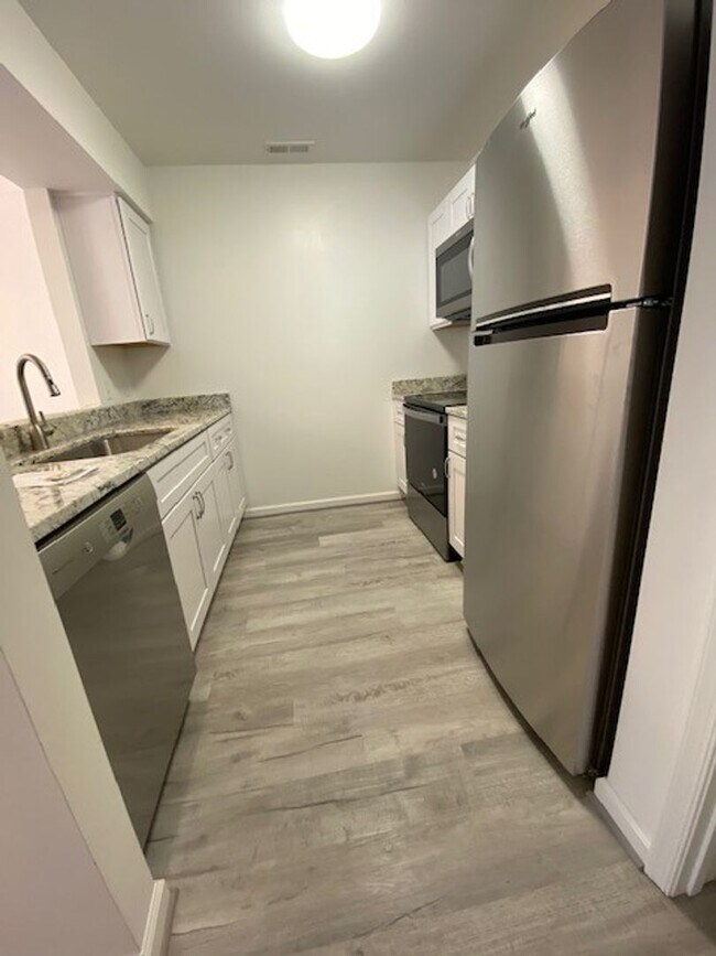 Foto del edificio - Available NOW! 2 bedroom condo in Bristol ...