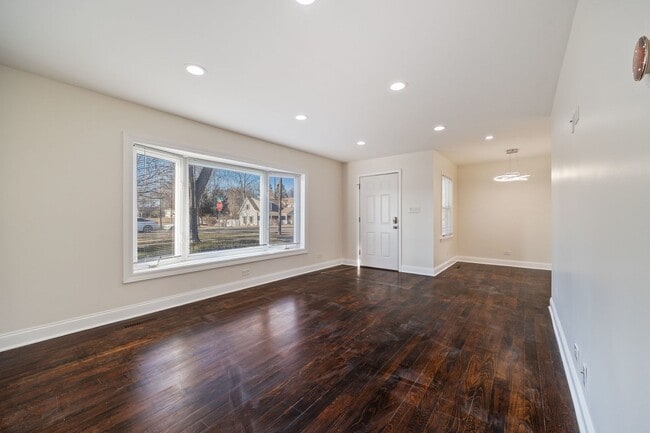 Building Photo - 503 S Benton St