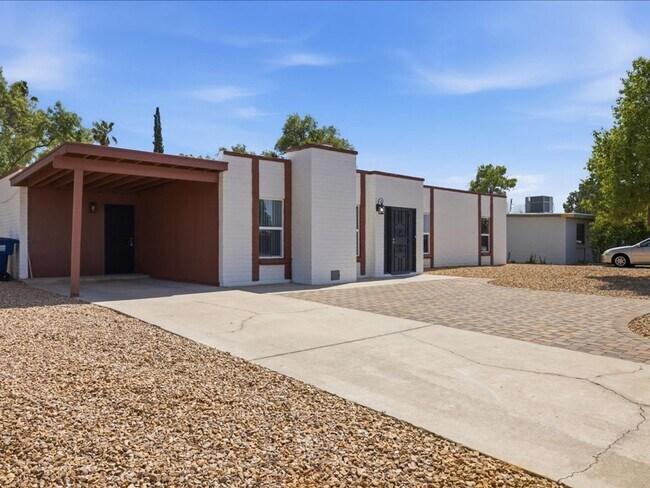 Foto del edificio - Concept Living with Large Enclosed Backyard & Modern Upgrades!