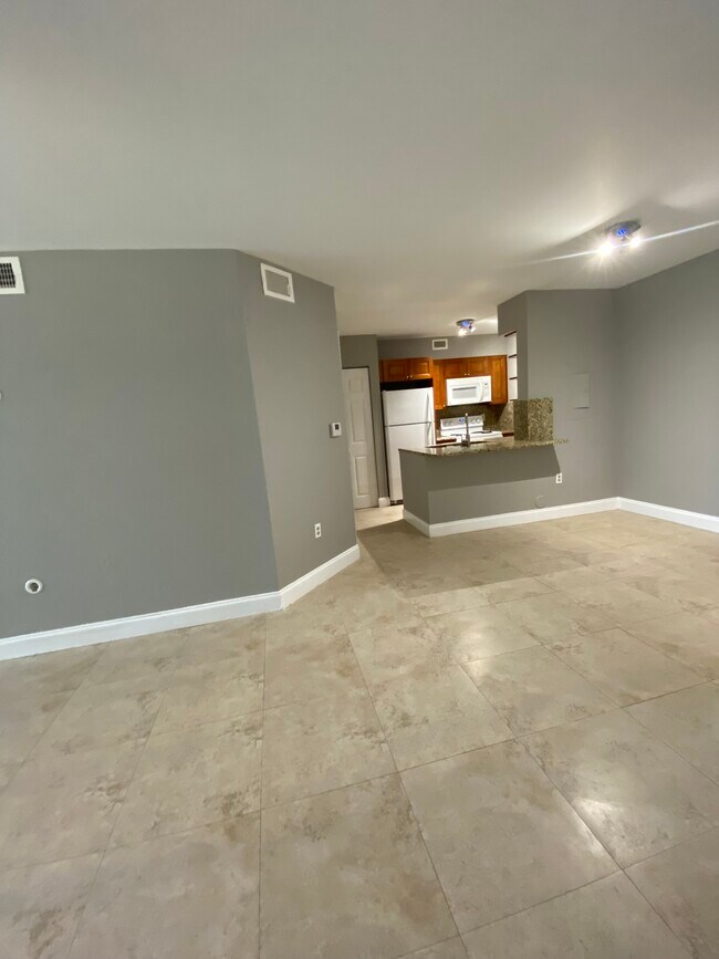 Foto del edificio - 2820 N Oakland Forest Dr