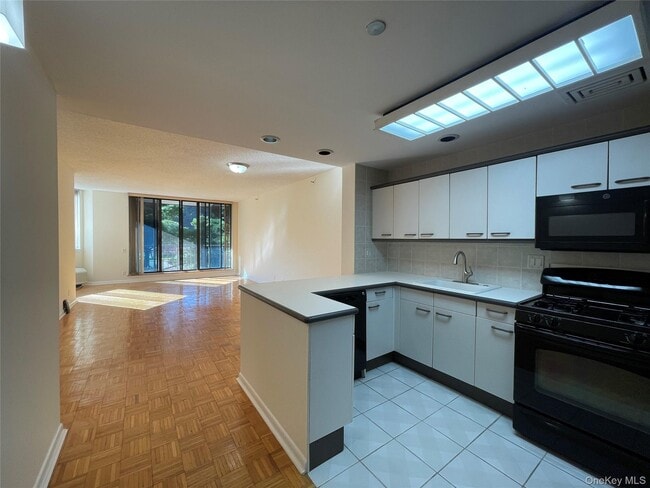 Building Photo - 50 E Hartsdale Ave