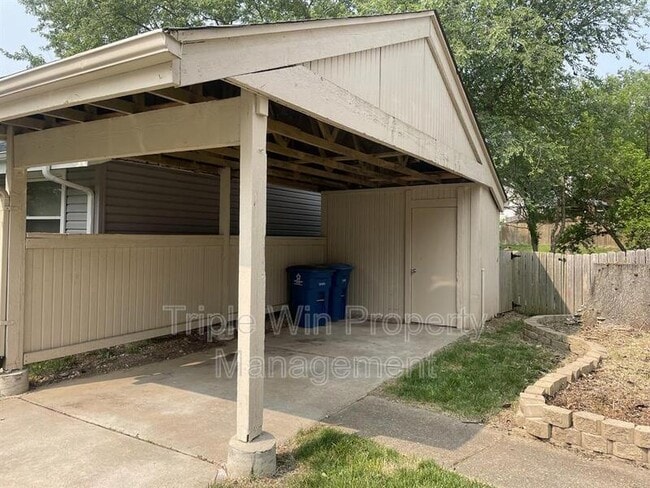 Building Photo - 411 Far Hill Dr