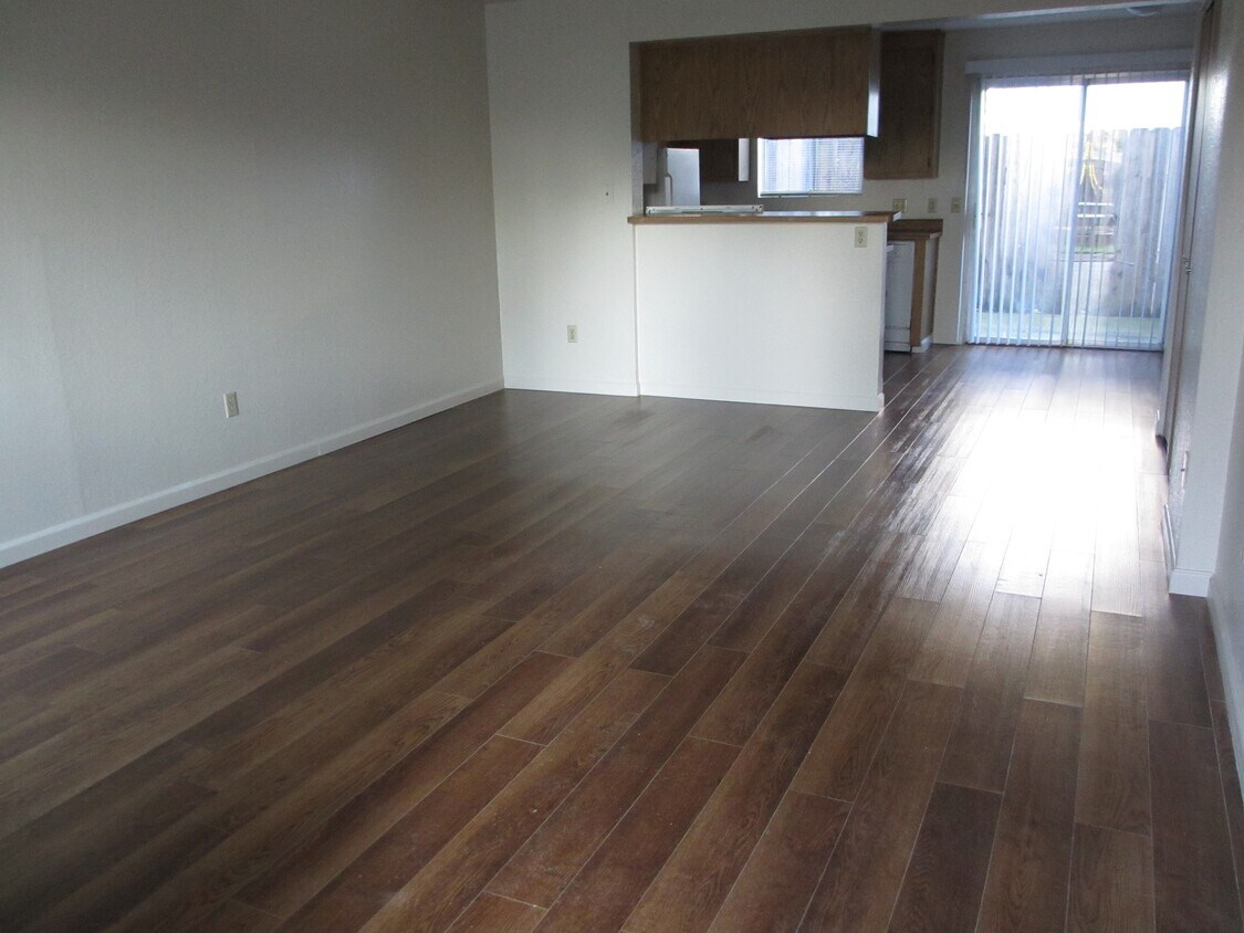 1721 Azoulay Ct Unit 17, Redding, CA 96003 Apartments in Redding, CA