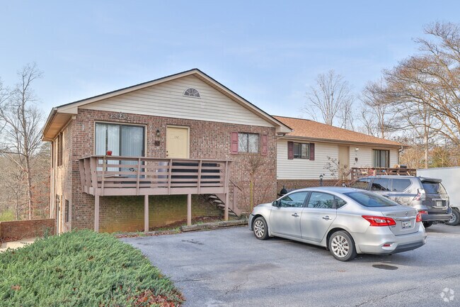 Foto del edificio - Spooky Savings at Shagbark Apartments!