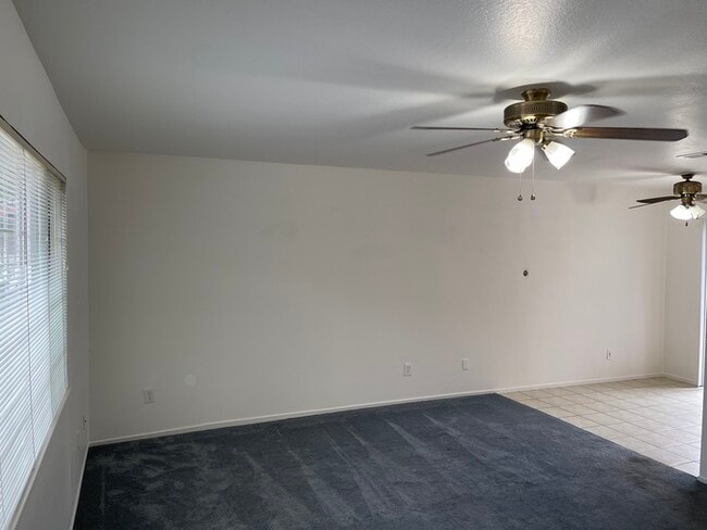 Building Photo - Stockton 2 Bedroom 1 Bath Duplex