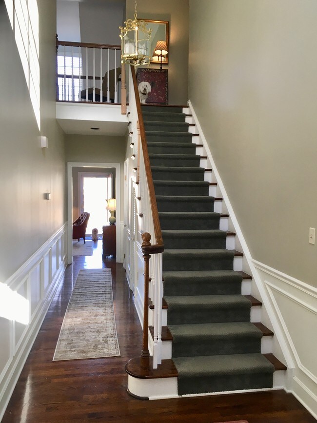Front Foyer - 513 Dogleg Dr