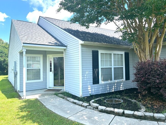 Building Photo - Pet Friendly, 3 Bedroom, 2 Bath Home for L...