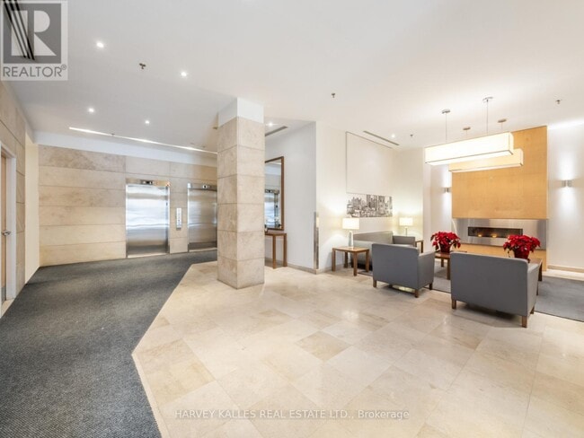 Building Photo - 168 King St E