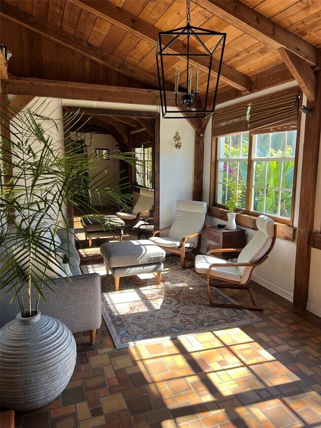 Foto principal - 2145 SW 24th St