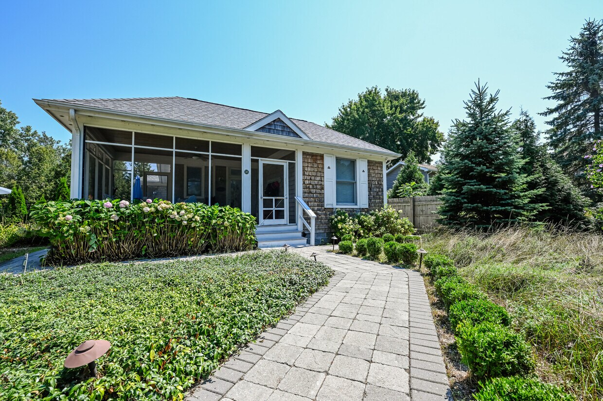 Primary Photo - 315 Creek Dr