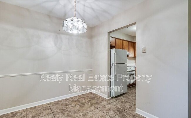 Foto del edificio - 211 Versailles Blvd