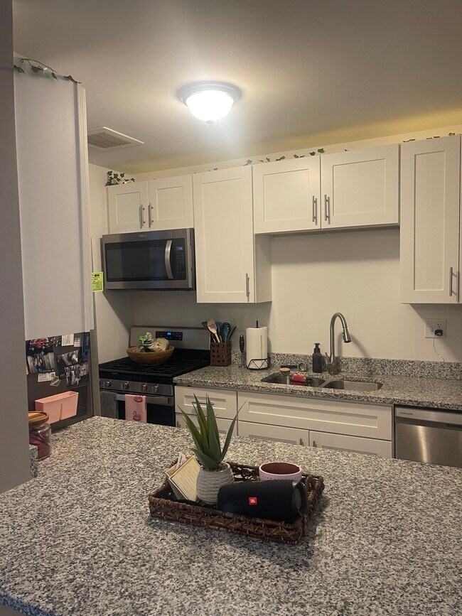 Foto del edificio - 820 MCINTOSH Ct