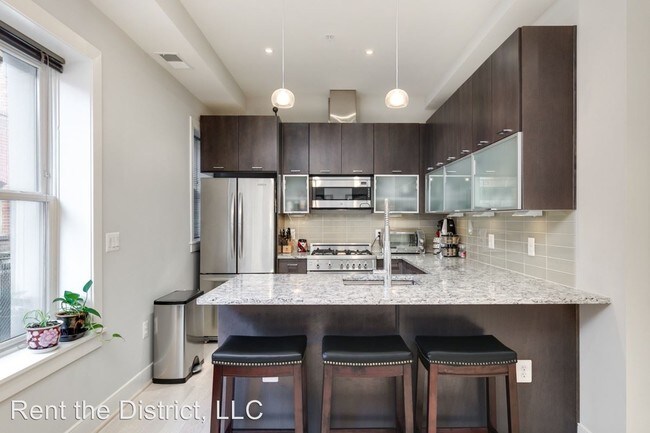 Building Photo - 1 br, 1.5 bath House - 2142 O Street NW #2