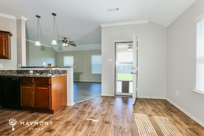 Building Photo - Stunning 3 Bedroom with Large Backyard!