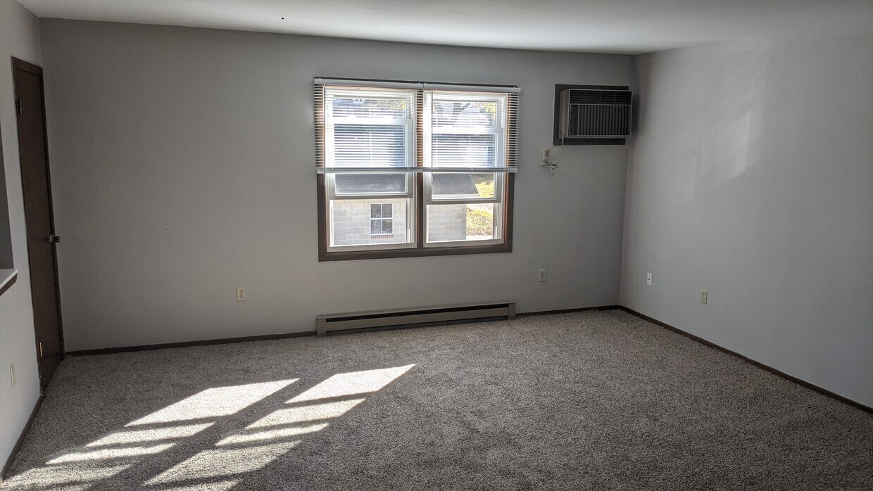 Living Room - 508 W Strawberry Ave