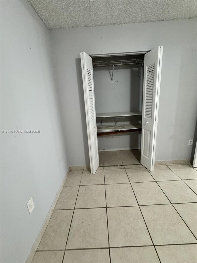 Foto del edificio - 7101 Miami Lakes Dr