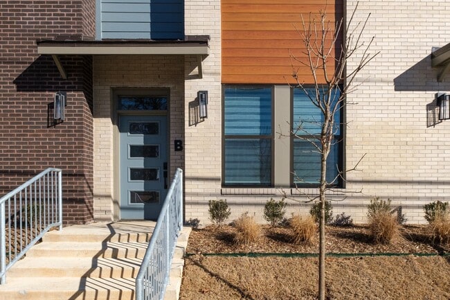 Photo - 303 Park St Townhome