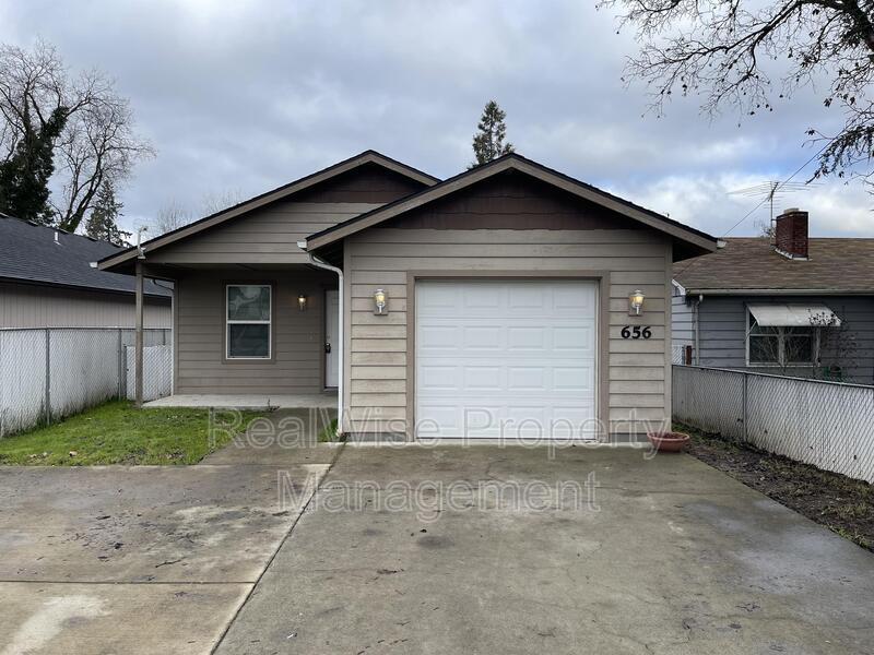 656 E Park St, Grants Pass, OR 97527 House Rental in Grants Pass, OR