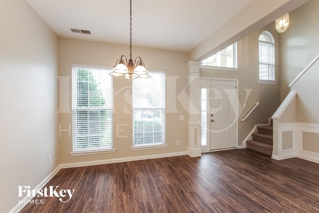 Building Photo - 924 Clearbrook Rd