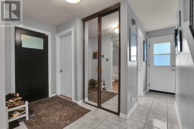 Photo du bâtiment - 2153 E Acres Rd