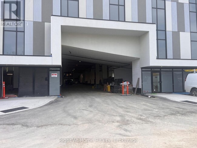 Photo du bâtiment - 575-575 Conklin Rd