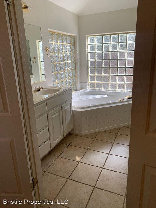 Building Photo - 6608 Orchard Hill Dr