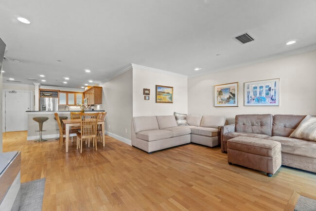 Building Photo - 17 Water St