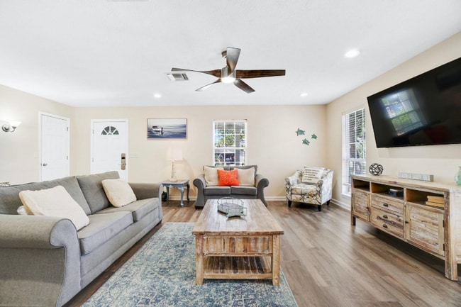 Foto del edificio - 22609 Sunset Ave