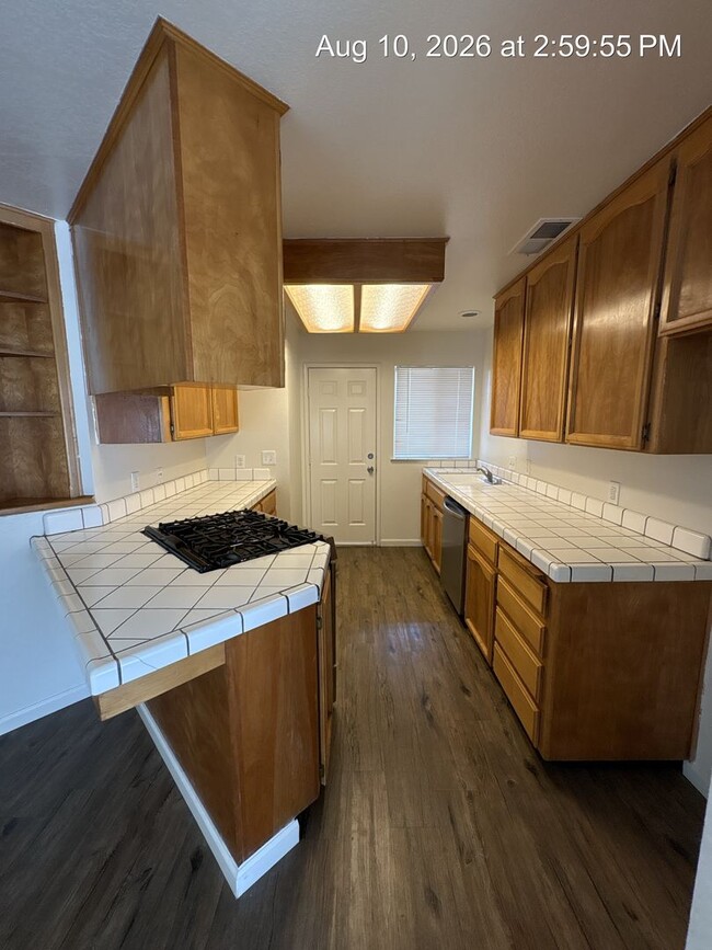 Building Photo - 975 N Lynora St