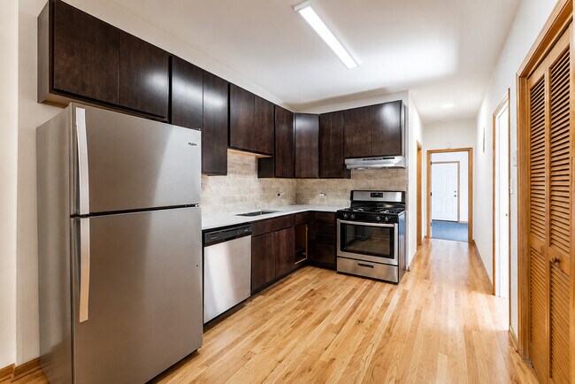 Foto del edificio - 1343 N Leavitt St